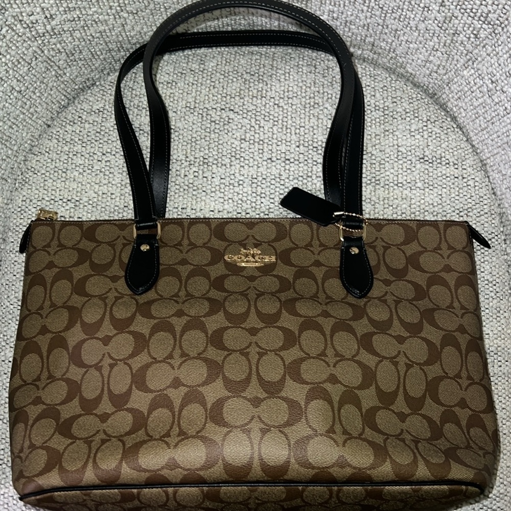 Coach Gallery Tote Bag In Signature Canvas CH504